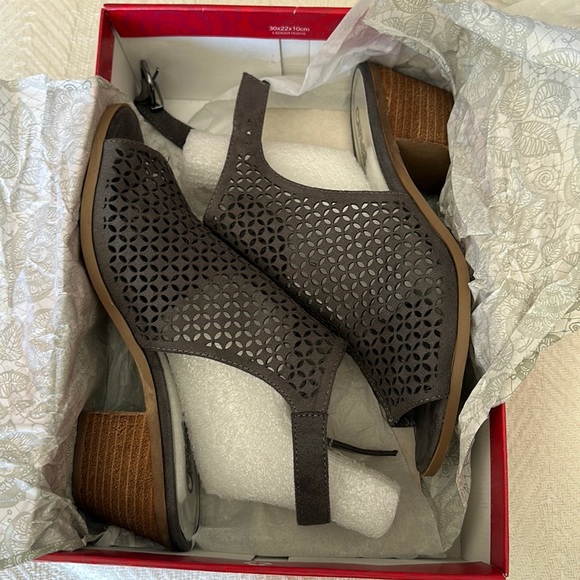 Carlos Santana Deandra TTNMBLU 8 1/2 worn once, excellent condition - Picture 2 of 5